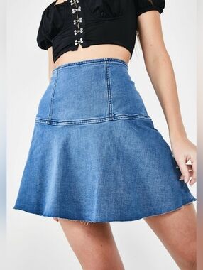 Free People Highlands Denim Jean Raw Edge Flared Mini Skirt - Size 6